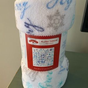 Holiday Time Plush Throw “Let It Snow”